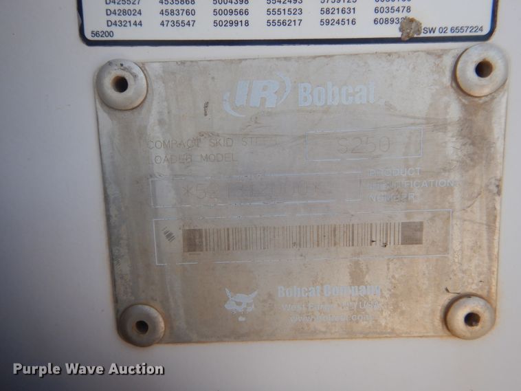 image for item DI0468 2002 Bobcat S250  skid steer loader