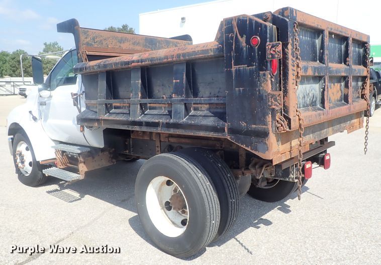 image for item DI4654 2005 Ford F650  dump truck