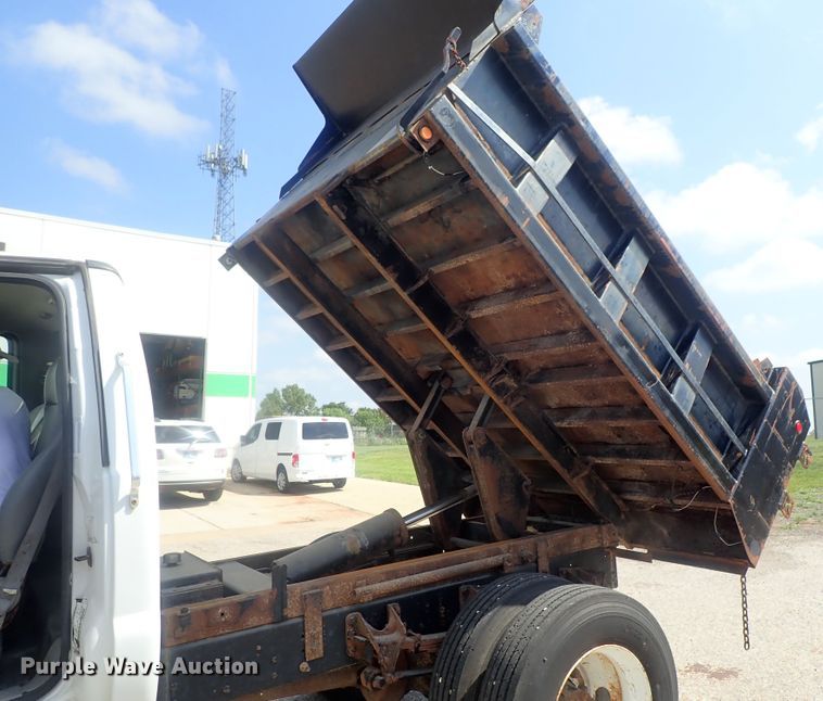 image for item DI4654 2005 Ford F650  dump truck