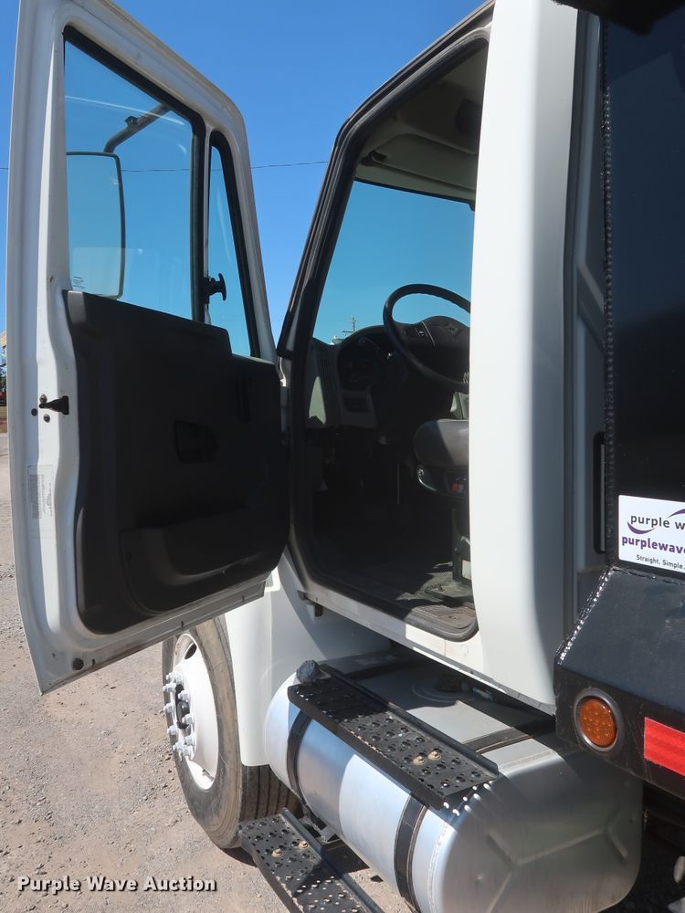 image for item DJ1816 2011 International DuraStar 4400  dump truck