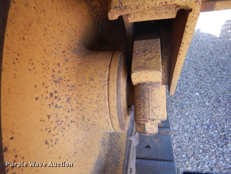 image for item DJ8776 1990 Caterpillar D8N  cable plow