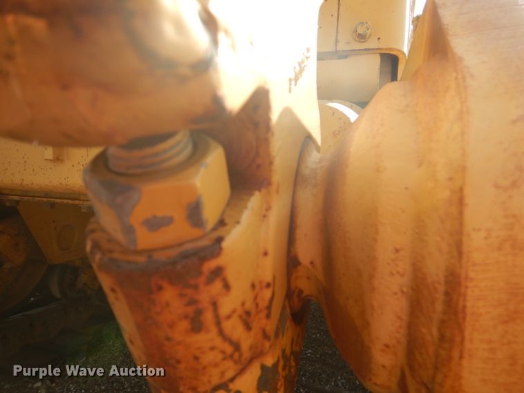 image for item DJ8776 1990 Caterpillar D8N  cable plow