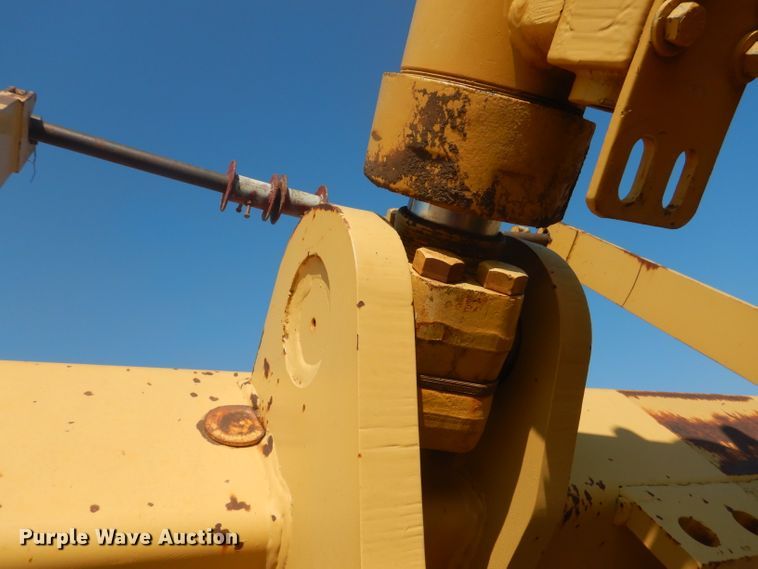 image for item DJ8776 1990 Caterpillar D8N  cable plow