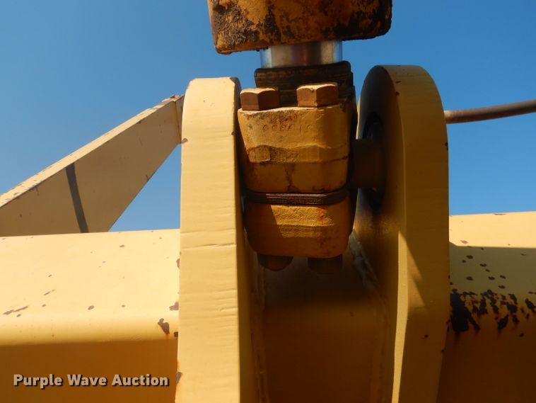 image for item DJ8776 1990 Caterpillar D8N  cable plow