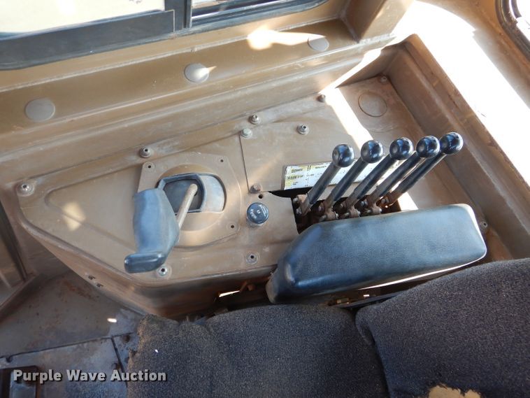 image for item DJ8776 1990 Caterpillar D8N  cable plow