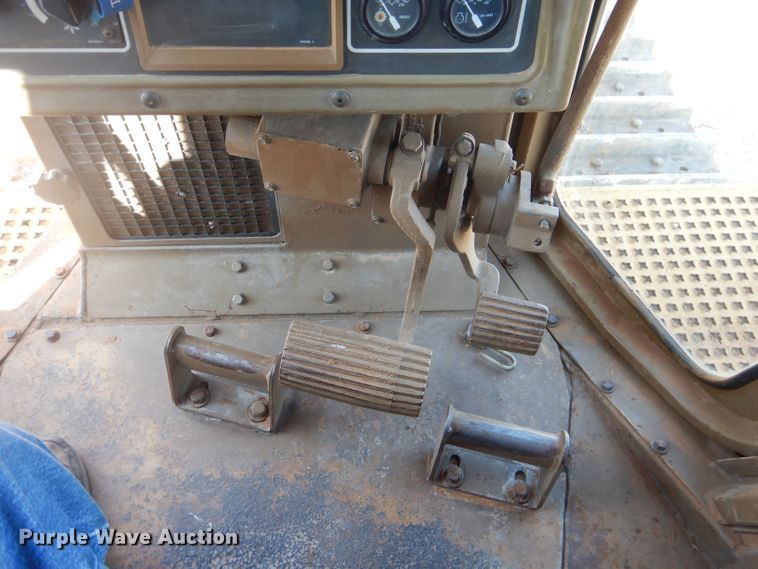 image for item DJ8776 1990 Caterpillar D8N  cable plow