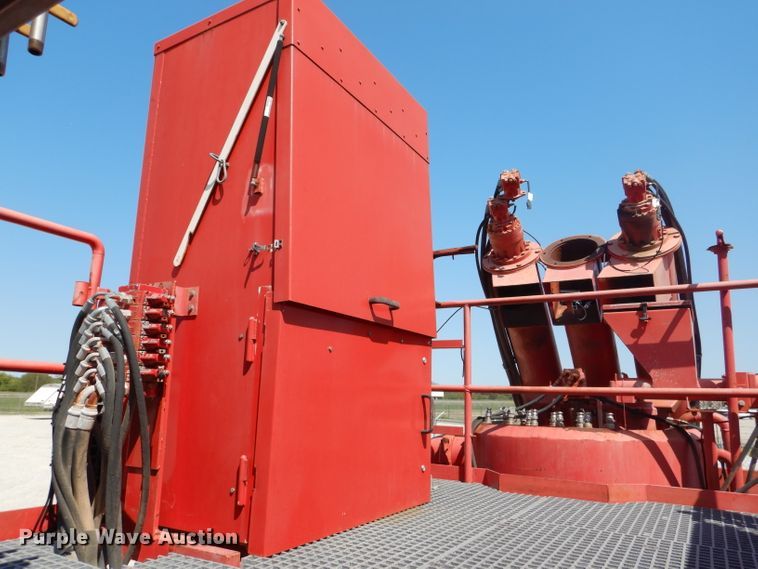 image for item DJ8779 2004 Kaylin Hebert LS-2-35T frac blender trailer