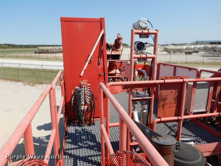 image for item DJ8779 2004 Kaylin Hebert LS-2-35T frac blender trailer