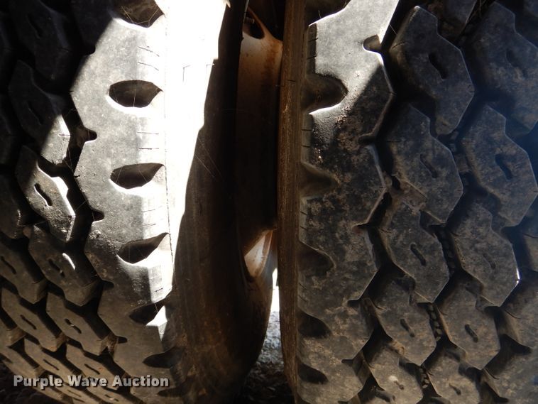 image for item DJ8779 2004 Kaylin Hebert LS-2-35T frac blender trailer