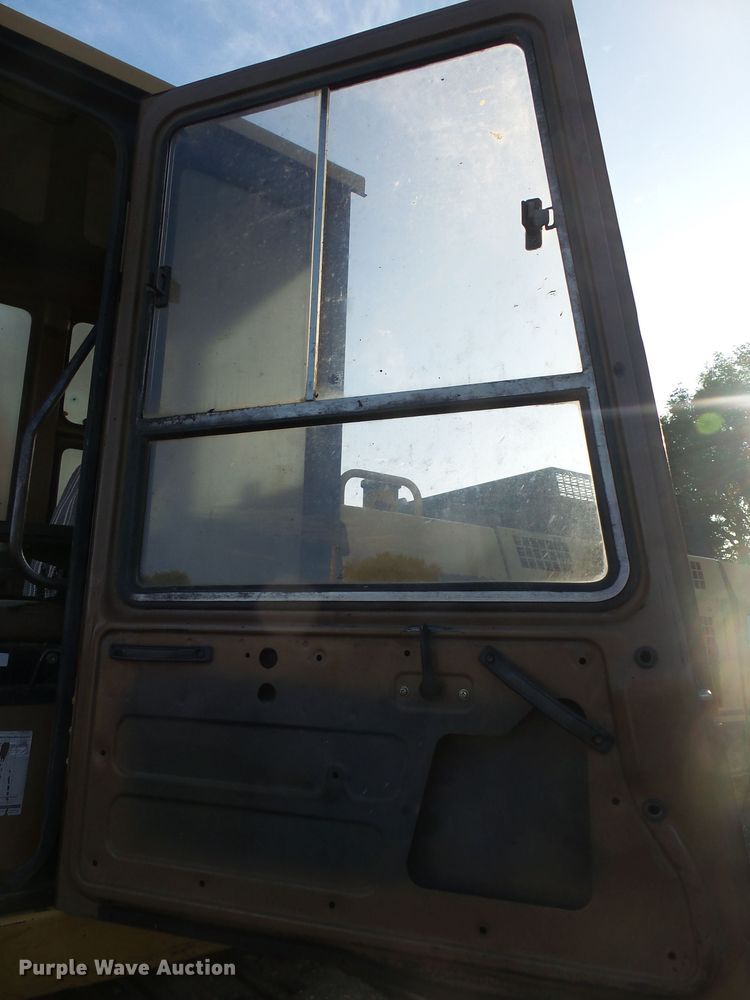 image for item DX9239 1989 Caterpillar EL200B  excavator