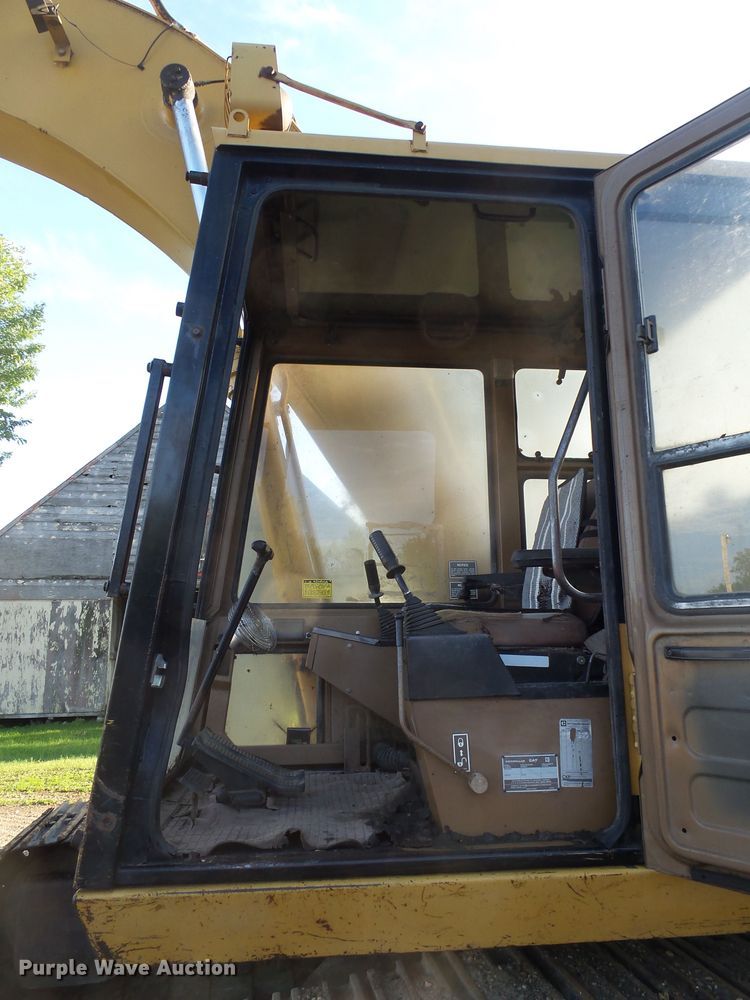 image for item DX9239 1989 Caterpillar EL200B  excavator