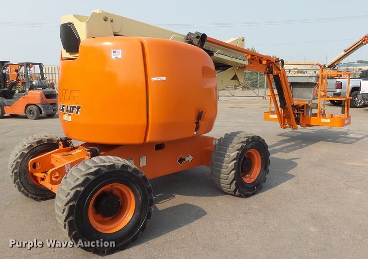 image for item DX9242 2000 JLG 450AJ  boom lift