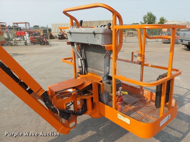 image for item DX9242 2000 JLG 450AJ  boom lift