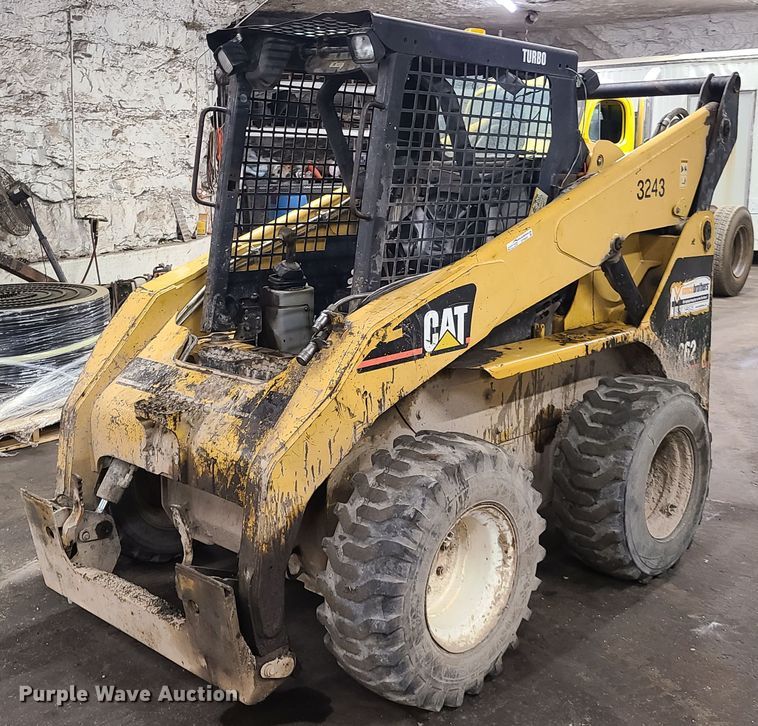 image for item DY9928 2003 Caterpillar 262  skid steer loader