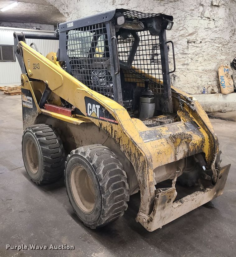 image for item DY9928 2003 Caterpillar 262  skid steer loader