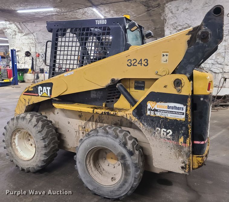 image for item DY9928 2003 Caterpillar 262  skid steer loader