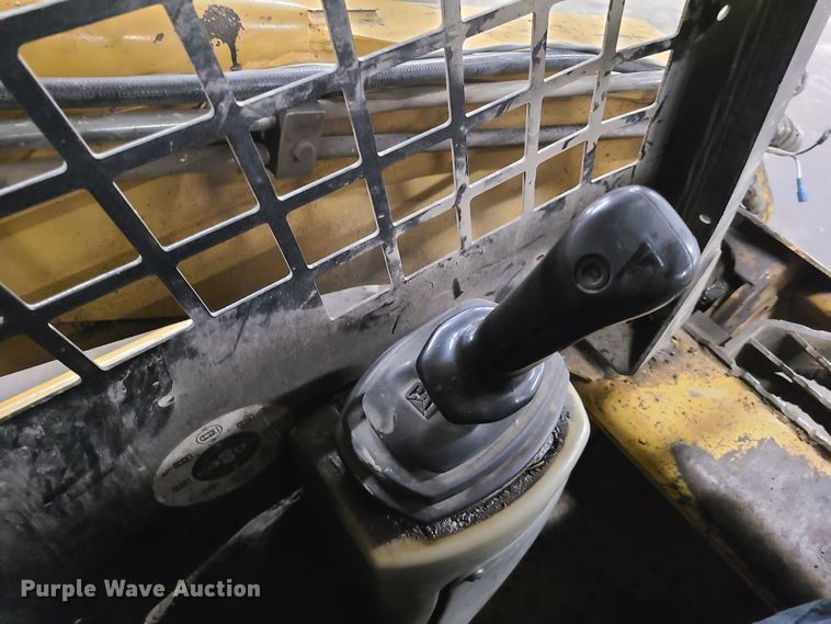 image for item DY9928 2003 Caterpillar 262  skid steer loader