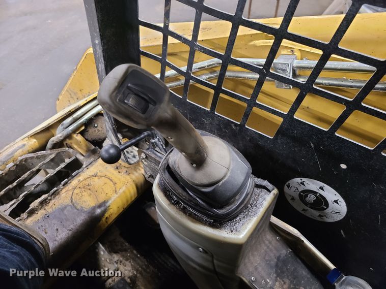 image for item DY9928 2003 Caterpillar 262  skid steer loader