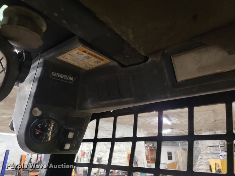 image for item DY9928 2003 Caterpillar 262  skid steer loader