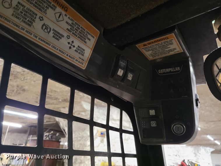 image for item DY9928 2003 Caterpillar 262  skid steer loader