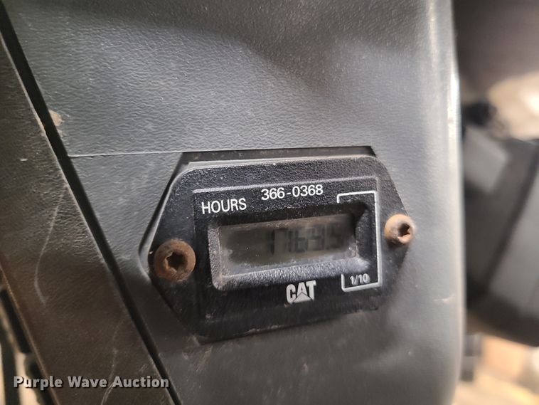 image for item DY9928 2003 Caterpillar 262  skid steer loader