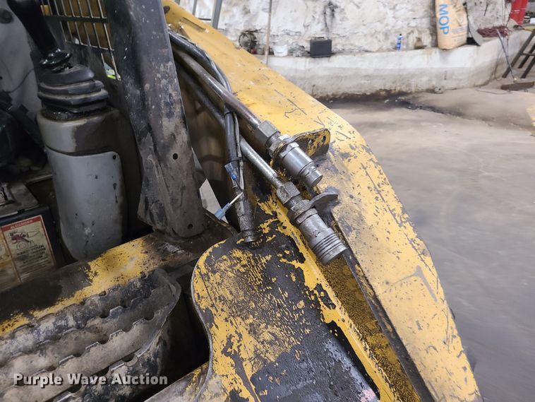 image for item DY9928 2003 Caterpillar 262  skid steer loader