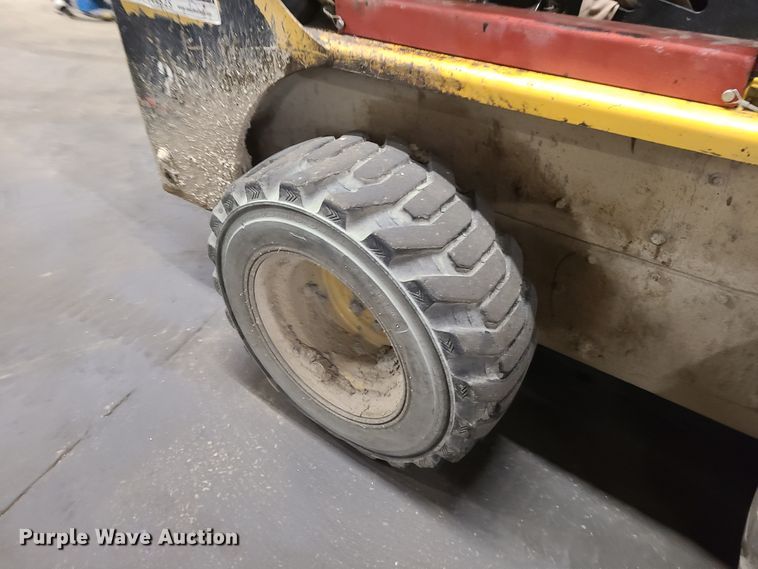 image for item DY9928 2003 Caterpillar 262  skid steer loader