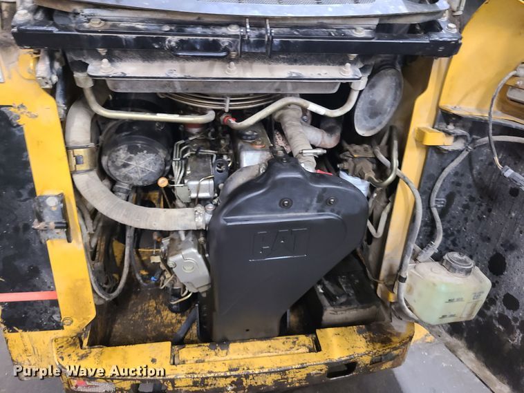 image for item DY9928 2003 Caterpillar 262  skid steer loader