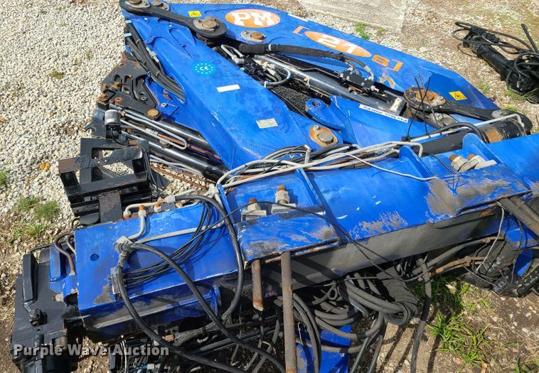 image for item DY9940 PM 21A knuckle boom crane