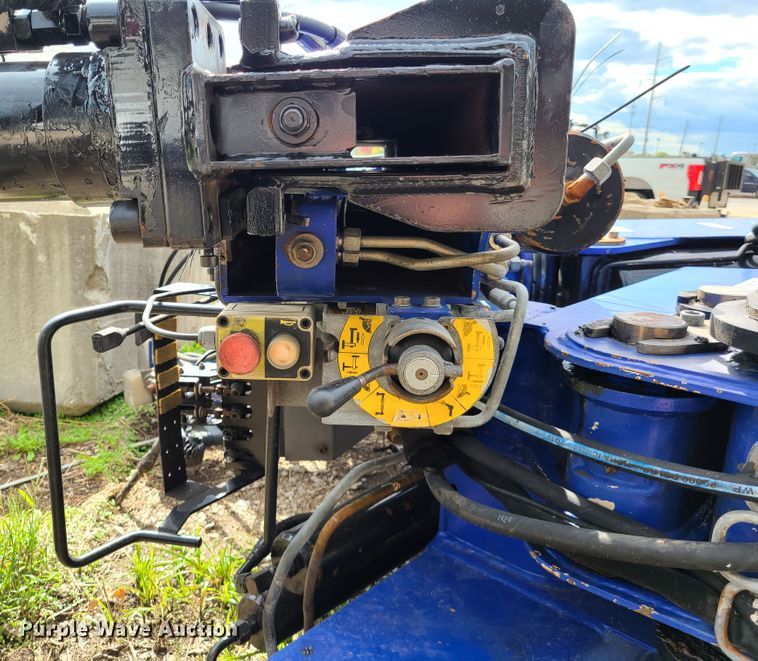 image for item DY9940 PM 21A knuckle boom crane