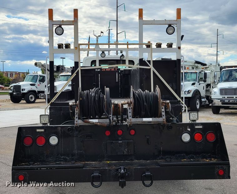 image for item DY9945 2010 International WorkStar 7500  utility truck