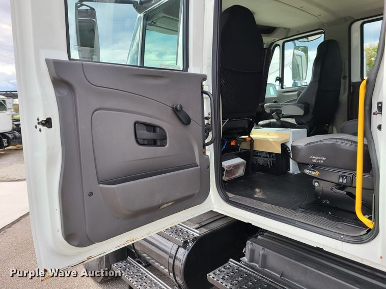 image for item DY9945 2010 International WorkStar 7500  utility truck