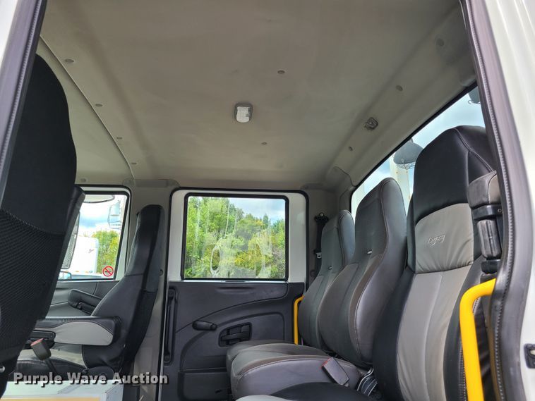 image for item DY9945 2010 International WorkStar 7500  utility truck