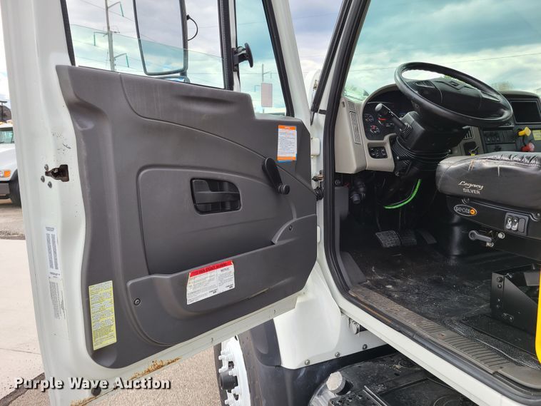 image for item DY9945 2010 International WorkStar 7500  utility truck