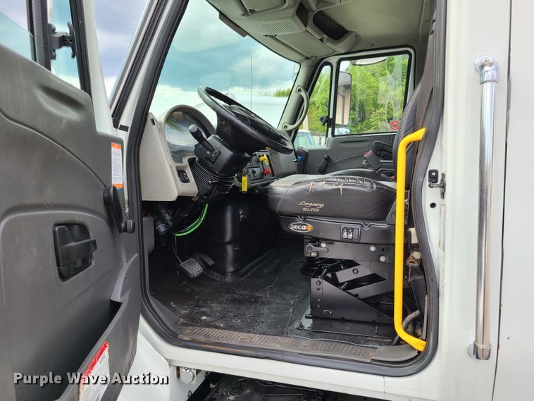 image for item DY9945 2010 International WorkStar 7500  utility truck