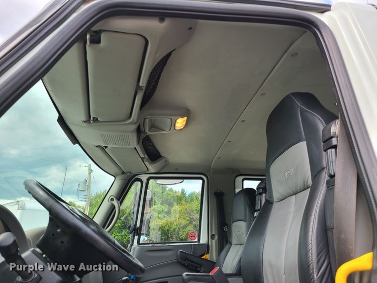 image for item DY9945 2010 International WorkStar 7500  utility truck