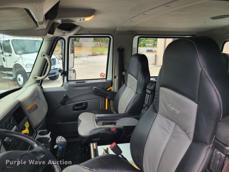 image for item DY9945 2010 International WorkStar 7500  utility truck