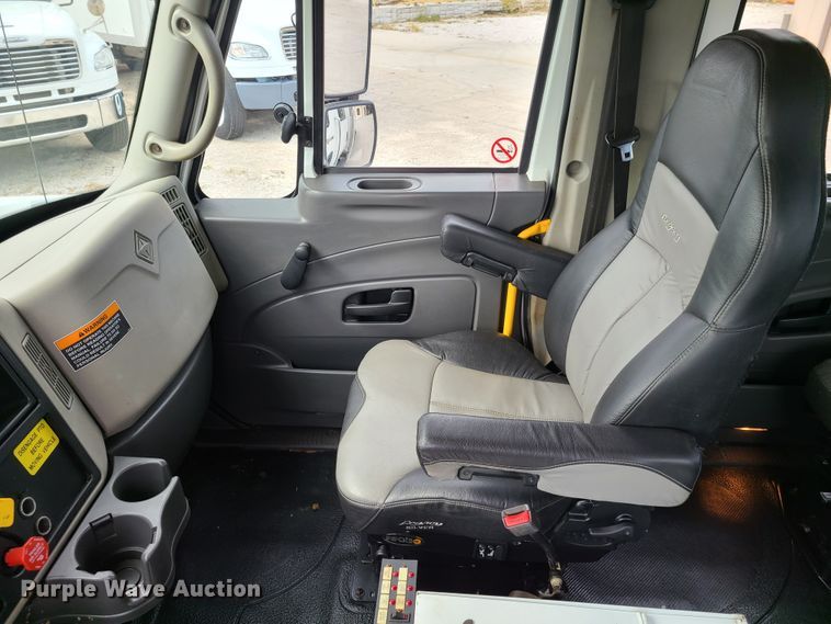 image for item DY9945 2010 International WorkStar 7500  utility truck