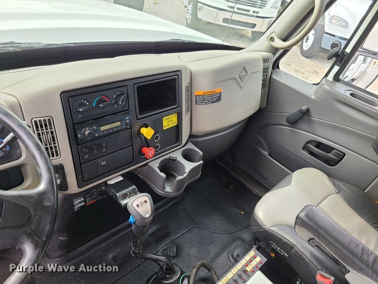 image for item DY9945 2010 International WorkStar 7500  utility truck