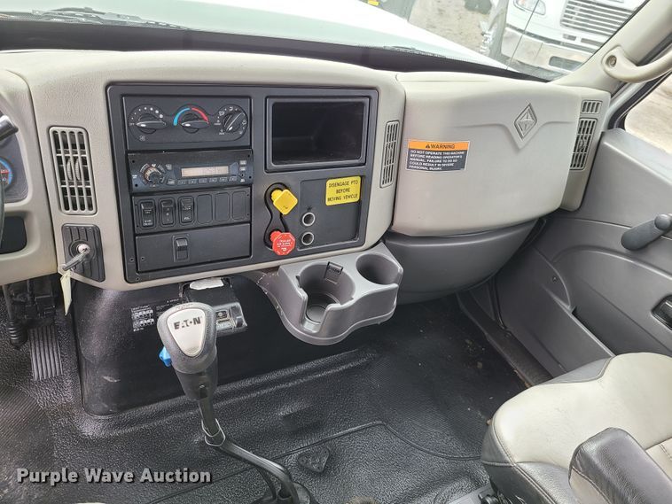 image for item DY9945 2010 International WorkStar 7500  utility truck