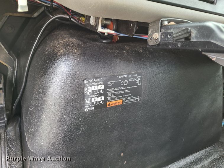 image for item DY9945 2010 International WorkStar 7500  utility truck