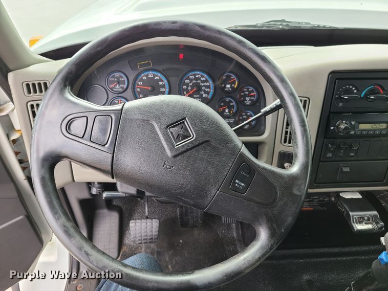 image for item DY9945 2010 International WorkStar 7500  utility truck