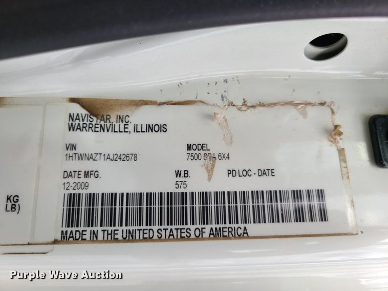 image for item DY9945 2010 International WorkStar 7500  utility truck