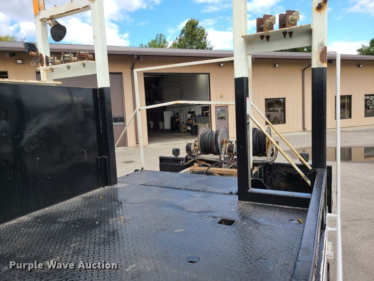 image for item DY9945 2010 International WorkStar 7500  utility truck