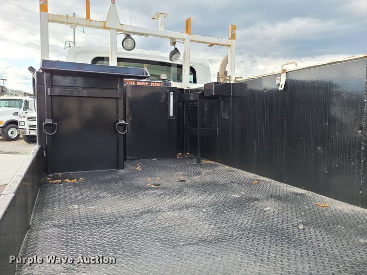 image for item DY9945 2010 International WorkStar 7500  utility truck