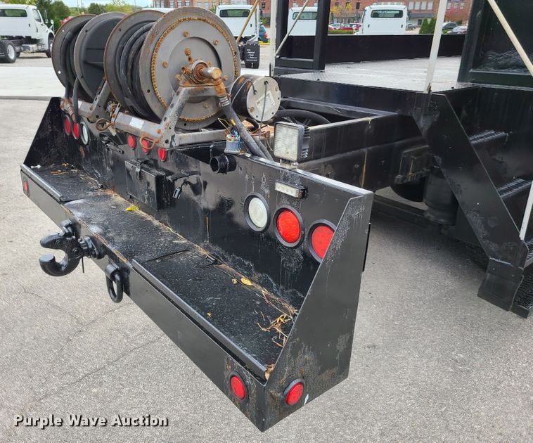 image for item DY9945 2010 International WorkStar 7500  utility truck