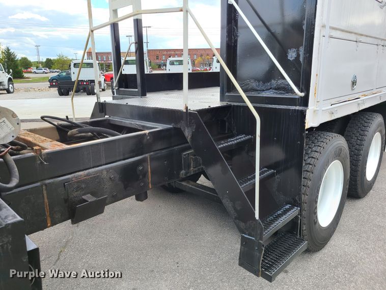 image for item DY9945 2010 International WorkStar 7500  utility truck