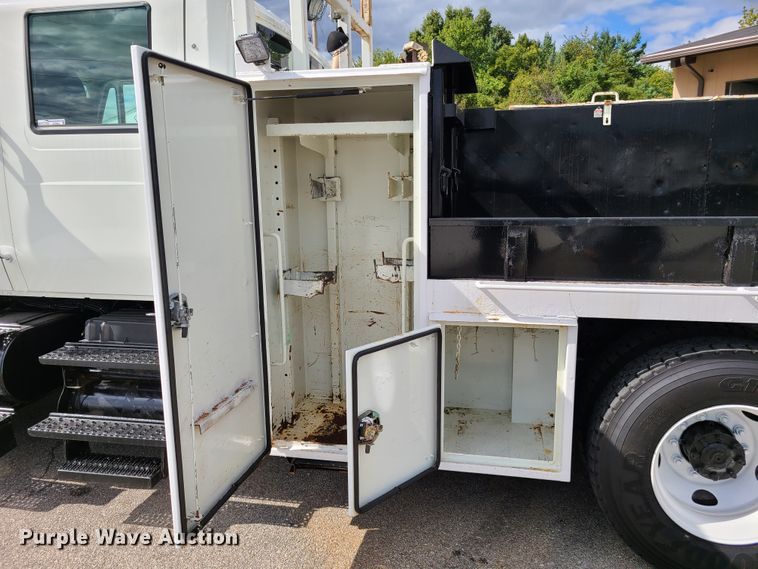 image for item DY9945 2010 International WorkStar 7500  utility truck