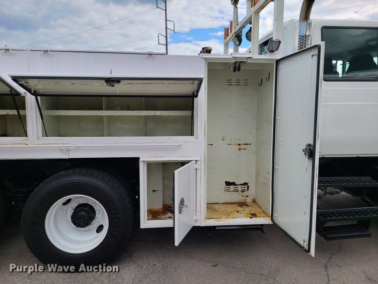 image for item DY9945 2010 International WorkStar 7500  utility truck