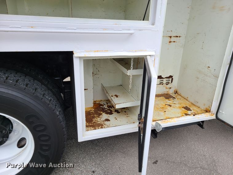 image for item DY9945 2010 International WorkStar 7500  utility truck